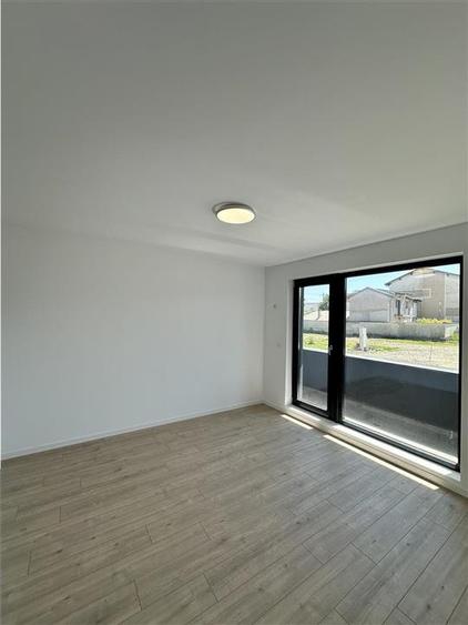 Apartament 3 camere de inchiriat, bloc nou