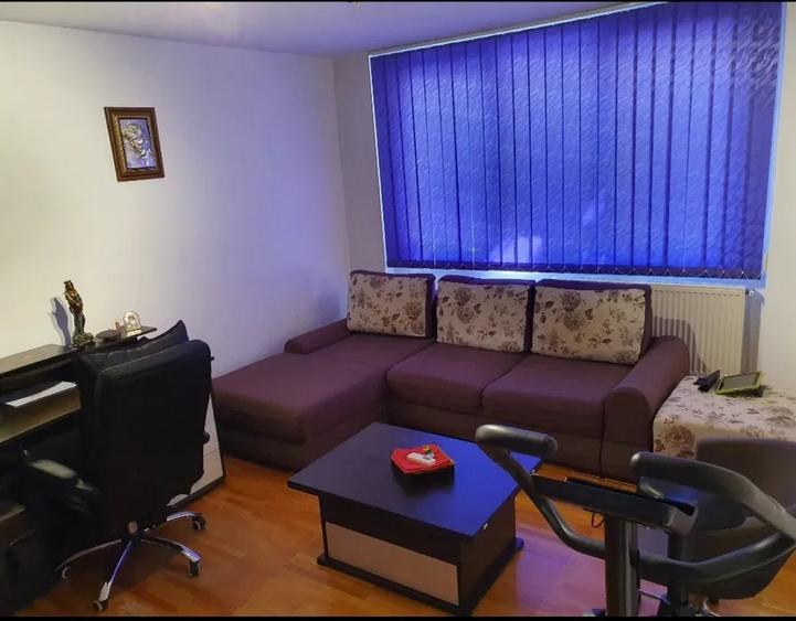 Apartament 3 camere - semidecomandat - Trapezului