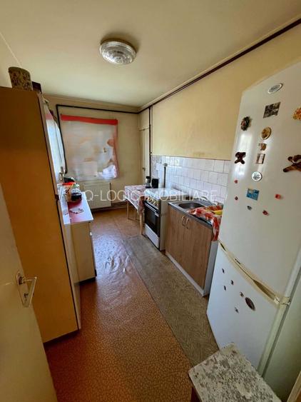 Apartament 3 camere liber la vanzare zona Cerna - 5