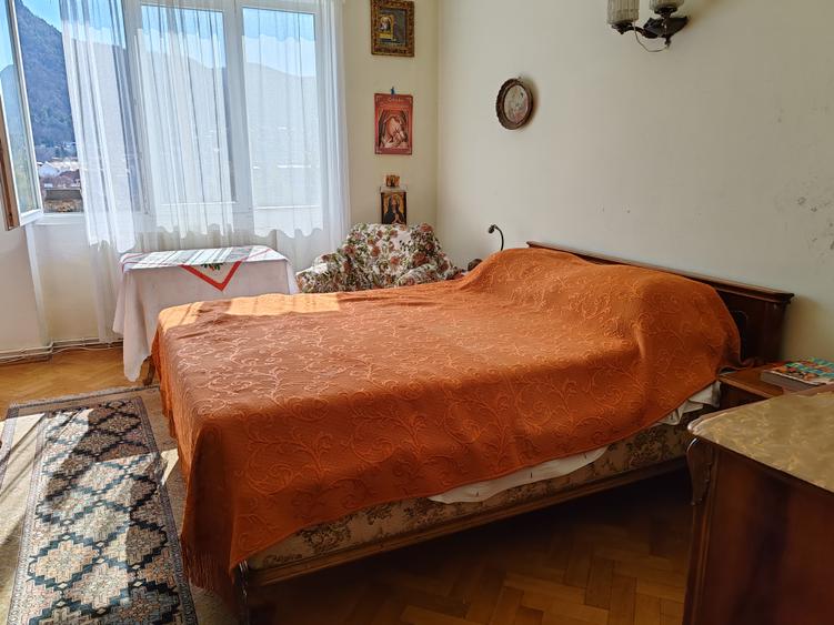 Apartament 3 camere liber la vanzare, pozitie deosebita zona Colinei