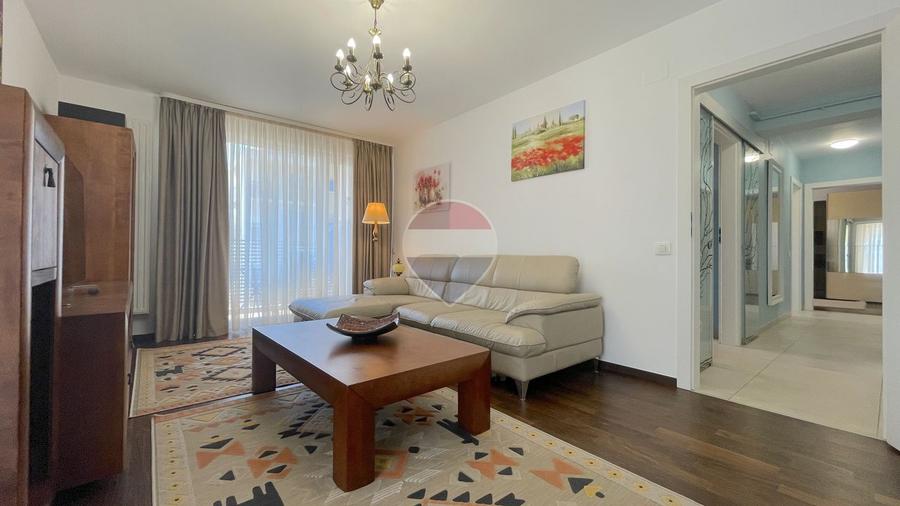 Apartament cu 3 camere de închiriat în zona Tractorul