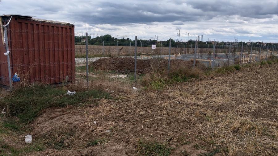 Teren lotizat de constructii cu deschidere la lac