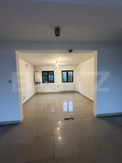 OPORTUNITATE INVESTIȚIE: Apartament de 3 camere, 2 bai, Zonă Semicentrală