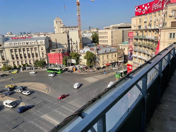 ROMANA,2 camere deosebit, terasa cu vedere superba, centrală proprie