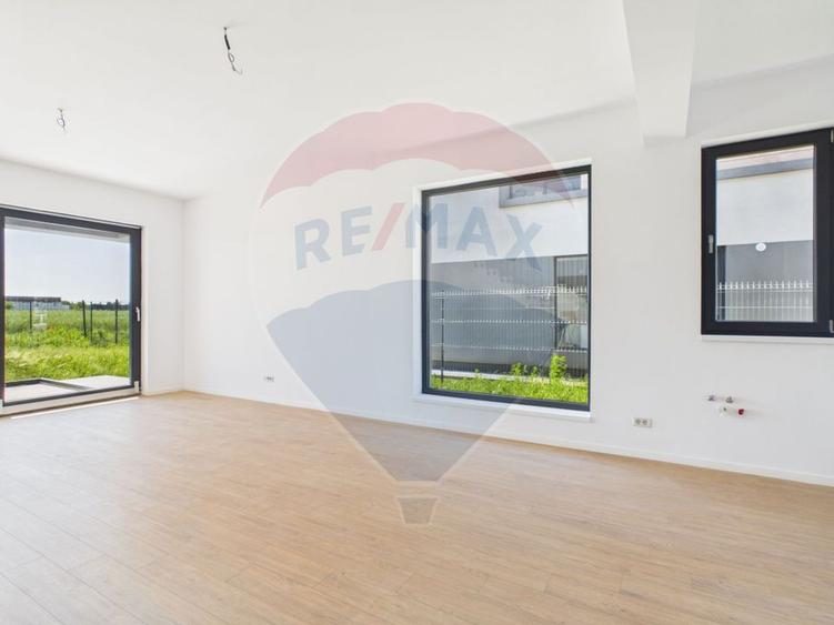 Casa tip duplex cu 4 camere de vânzare in Balotesti