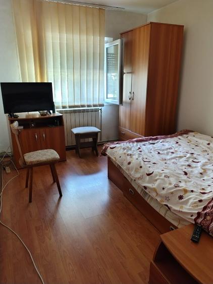 Vând apartament 4 camere decomandat confort 1 etaj 1