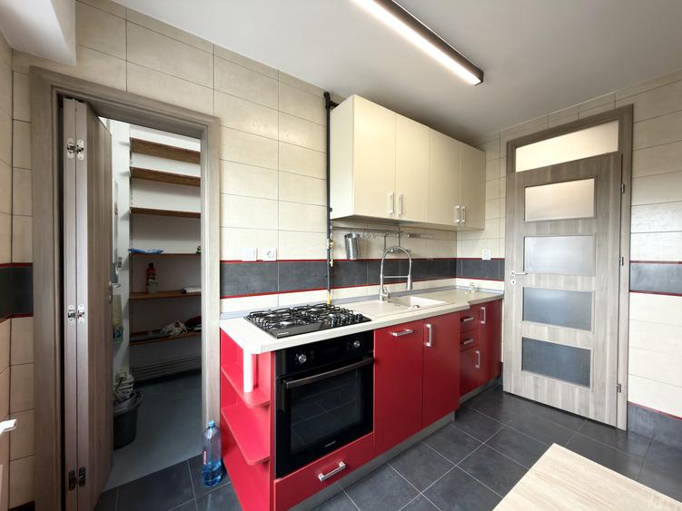 Apartament 3 camere, decomandat, etaj 4/7, 72mp utili, zona Lipovei