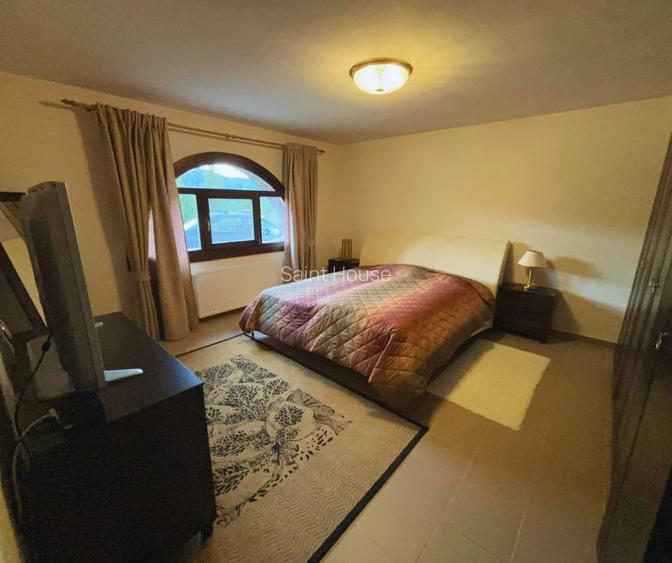 Vilă cu 10 camere P+2E+M 400 M² utili 2800 M² Teren Comandau - 6
