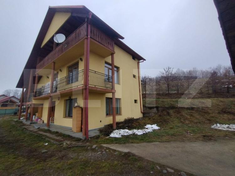 Villa, 500 mp, 7 camere, 3500 mp teren, zona Stramba