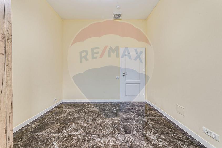 Apartament cu 3 camere pretebil pentru cabinet sau rezidential