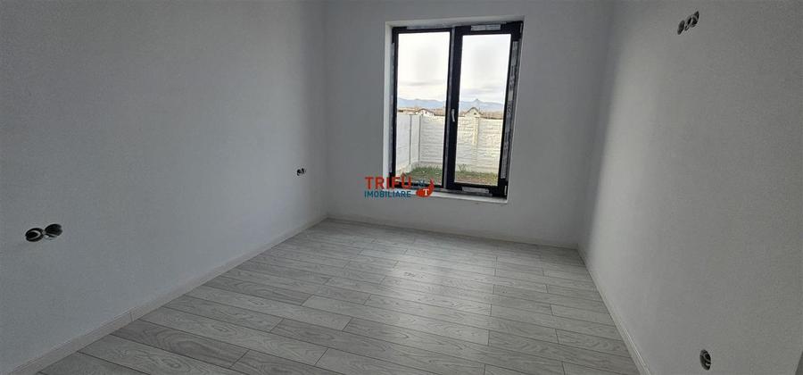 Casa individuala de vanzare 4 camere 2 bai 448mp teren