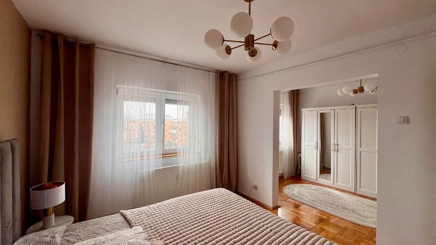 Vând apartament 5 camere