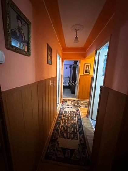 Apartament cu 3 camere, decomandat, zona Dacia - 7