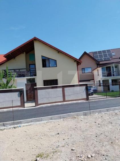 Casa de vanzare cu 5 camere, 200 mp, zona Micro 3