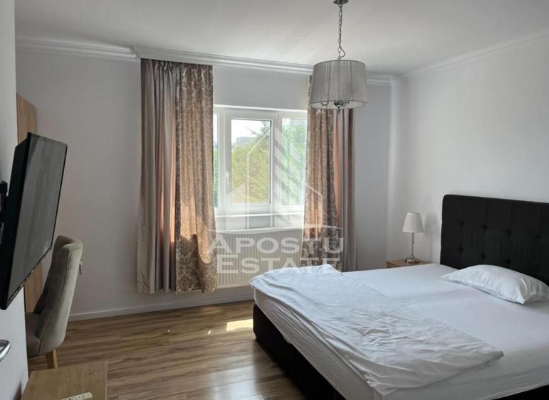 Cladire cu 4 apartamente si sala de evenimente ptr 60 persoane
