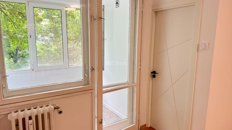 Garsoniera Dristor langa metrou, etaj 2 ! - 16