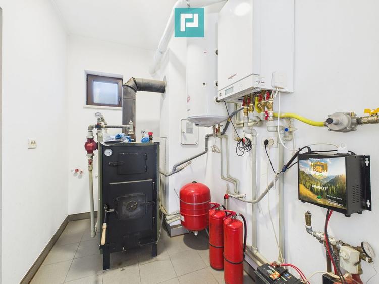 Casă modernă cu 2 corpuri, 5 camere în Pecica