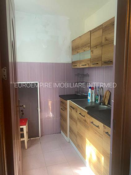 Apartament 2 camere de vanzare zona Scoala 8 - 6