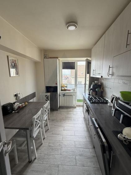 Apartament 3 camere 78 mp utili 3 balcoane 2 bai boxă zona Terezian