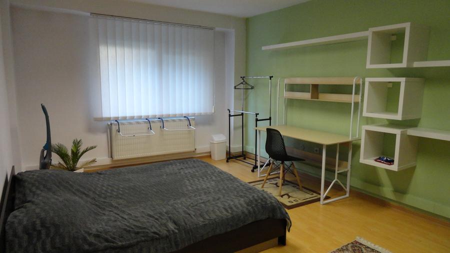 Apartament cu 3 camere, amenajat cu 3 dormitoare, zona centrala