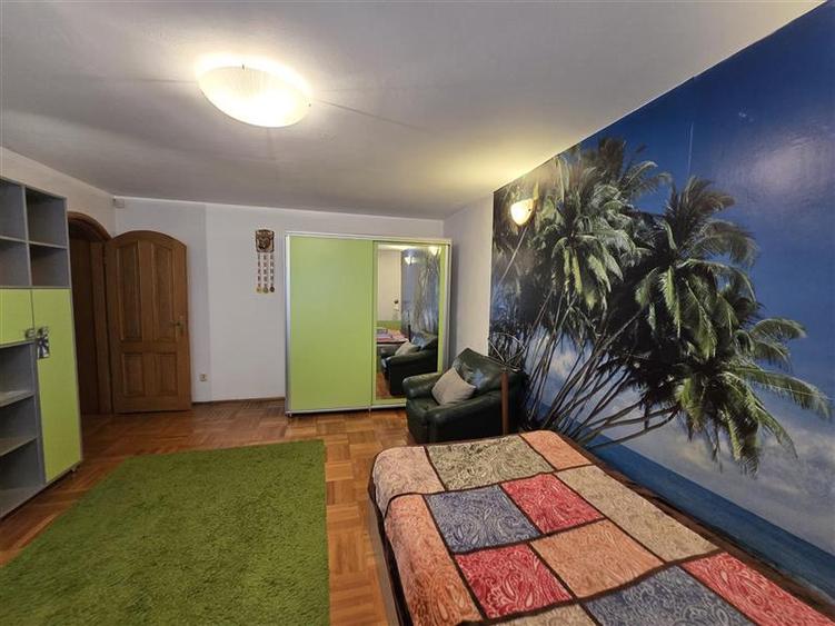 Vila versatila 7 camere + Garaj, Pivnita si Centrala Proprie, zona 1 Mai - Ion M