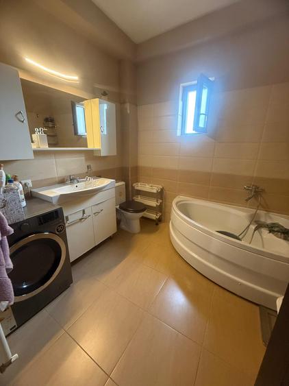 Apartament de vânzare, 3 camere, superfinisat, mobilat și utilat
