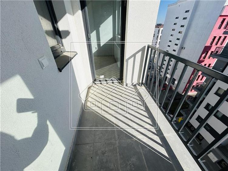 Ap 4 camere, 2 balcoane, et intermediar, lift, Doamna Stanca