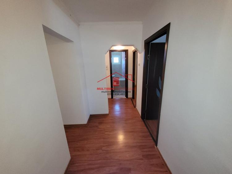 De vanzare apartament 3 camere - cu centrala pe Gaz!