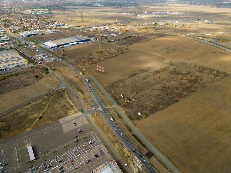Teren de 55.340 mp, vis-a-vis de Jumbo, Arad