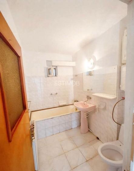 Vand 3 camere si 2 bai zona Centru Civic