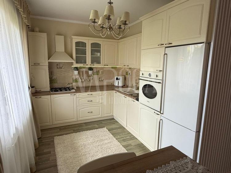 Casa 4 camere de vanzare in Floresti