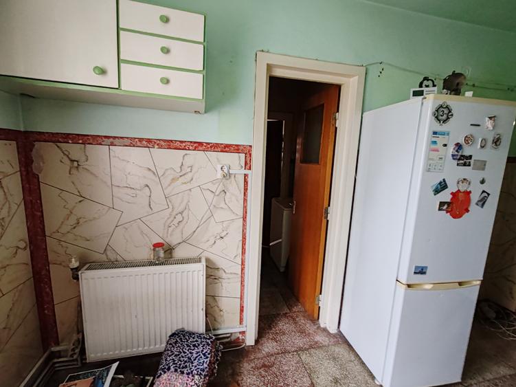 Apartament 3 camere liber la vanzare zona Vlahuta