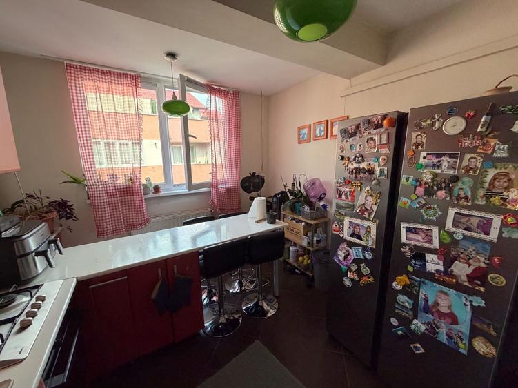 Apartament 3 camere cu scara interioara, zona Centru