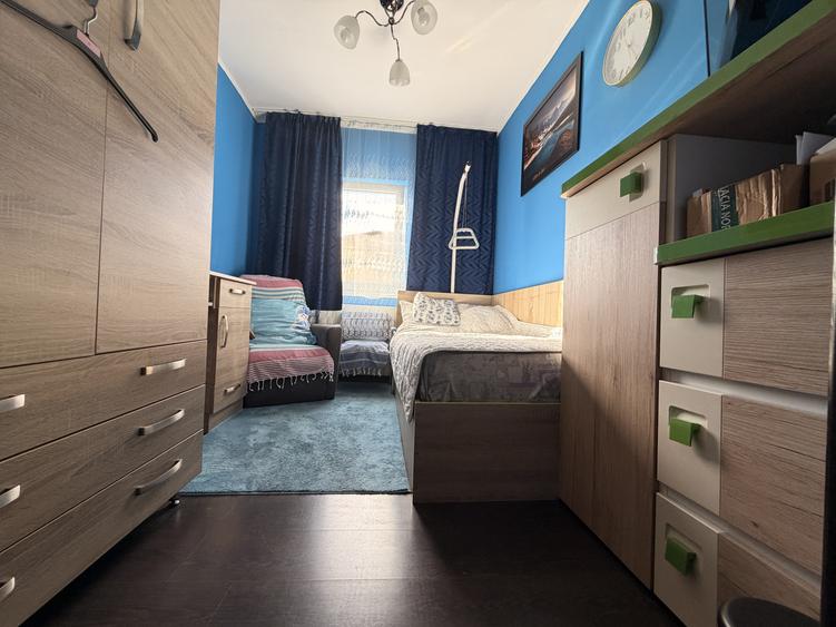 Apartament 4 camere, decomandat mp '70 utili, boxa, 10 mp cu CF etaj 3-Soarelui