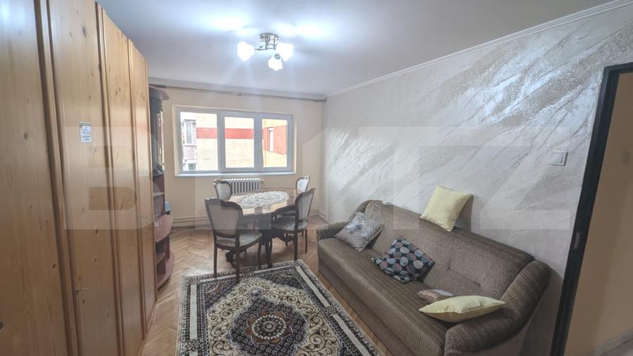 Apartament cu 2 camere, decomandat, 55 mp, 2 bai, zona Cetate