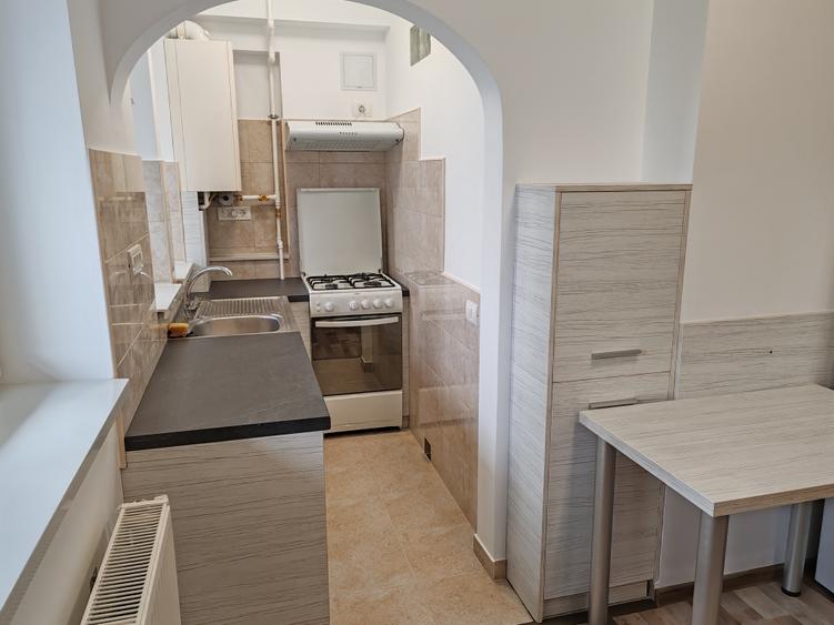 Garsoniera confort sporit, renovata zona Piata Tractorul