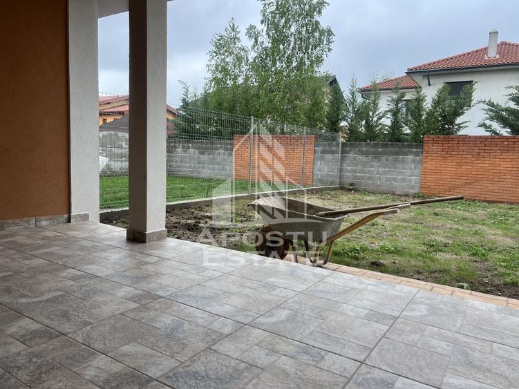 Duplex P+E, 4 camere, 2 locuri de parcare, in Sanandrei