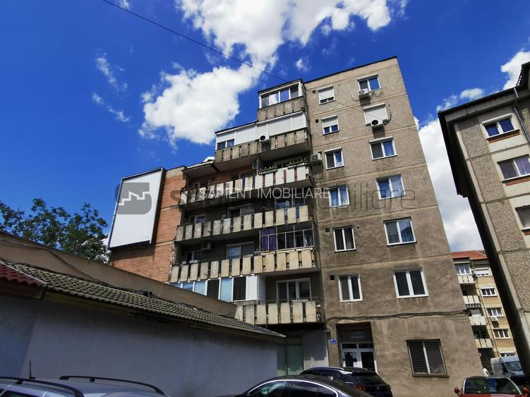 De închiriat apartament cu 4 camere, Bd. Decebal - 13