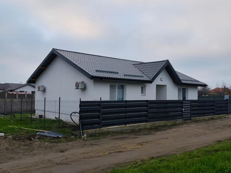 FARA COMISIOANE casa cu 4 camere 2 bai pe 400mp regim P+pod si terasa la cheie