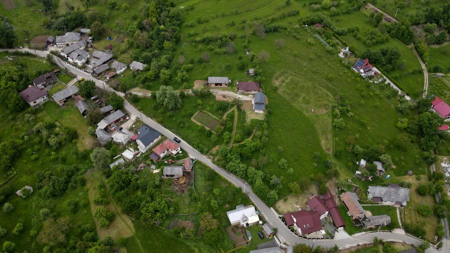 De vânzare – Teren intravilan + extravilan, 8.318 mp  Localitatea Rus, Maramures