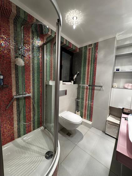 Apartament 4 camere//bloc boutique//parcare//mobilat complet