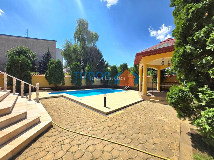 Elegant 10-Bedroom Mansion with Private Pool & Landscaped Garden - 30
