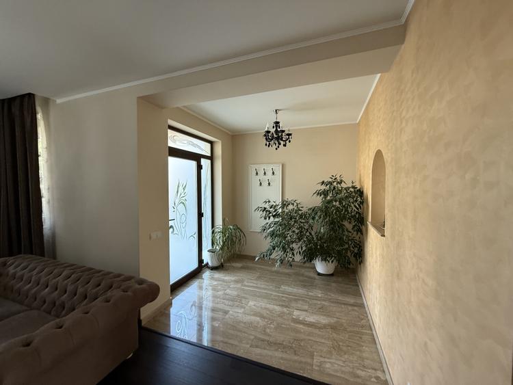 VILǍ CU PISCINǍ | 200 MP UTILI | 5 camere | ZONĂ EXCLUSIVISTĂ