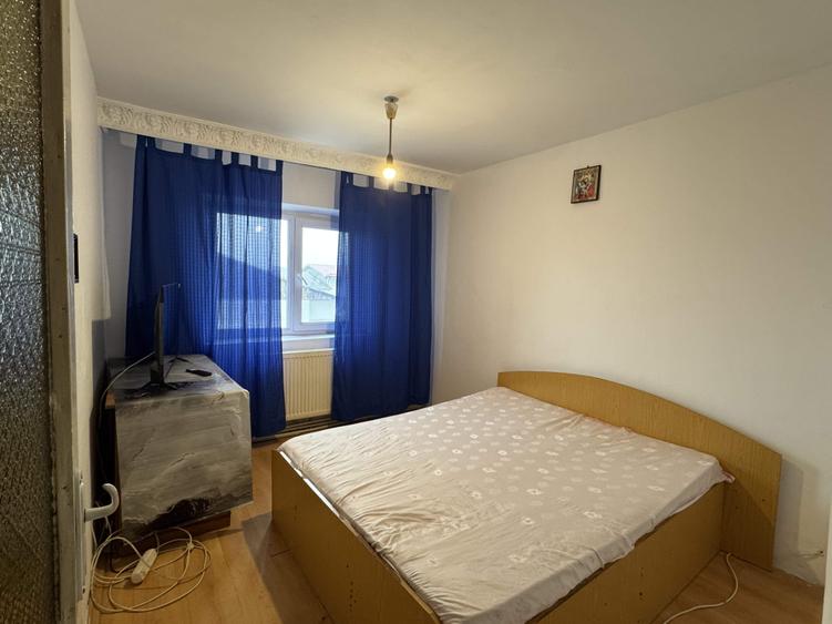 3 cam, 74 mp. decomandat, fara imbunatatiri, et.4, acoperis, Cuza Voda