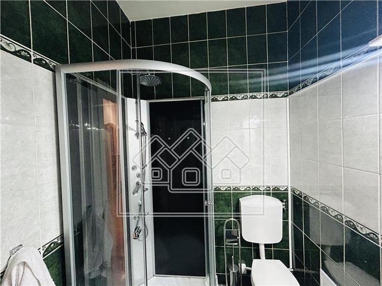 Apartament cu 2 camere, pivnita, pod, 63 mp utili, pret negociabil