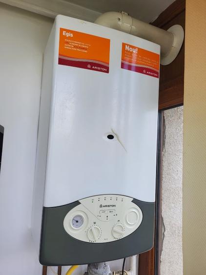 Proprietar vând apartament cu 3 camere, decomandat, Nicolina/Iasi