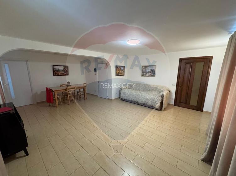 Casă / Vilă cu 6 camere de vânzare în zona Darmanesti - 5