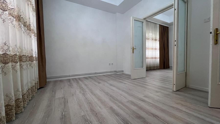 2 camere interbelic, renovat, parter, centrală – Unirii, Maximilian Popper