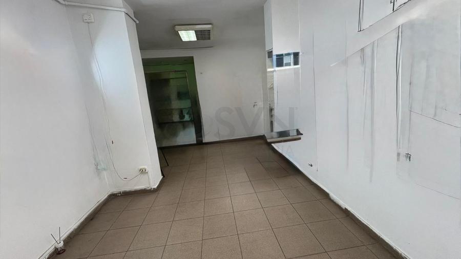 REC3001313 De vanzare spatiu comercial la parterul unui bloc 3 camere
