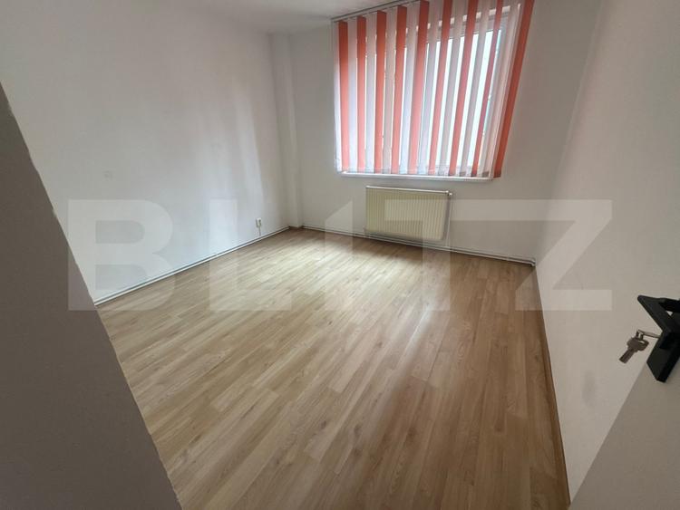 Spațiu comercial / birouri de închiriat – Zona Poli 2 – 110 mp